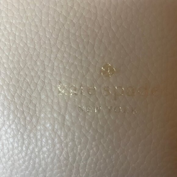 Kate Spade Cobble Hill Finley Cream Hobo Purse Shoulder Bag Soft Pebbled Leather - Picture 9 of 9